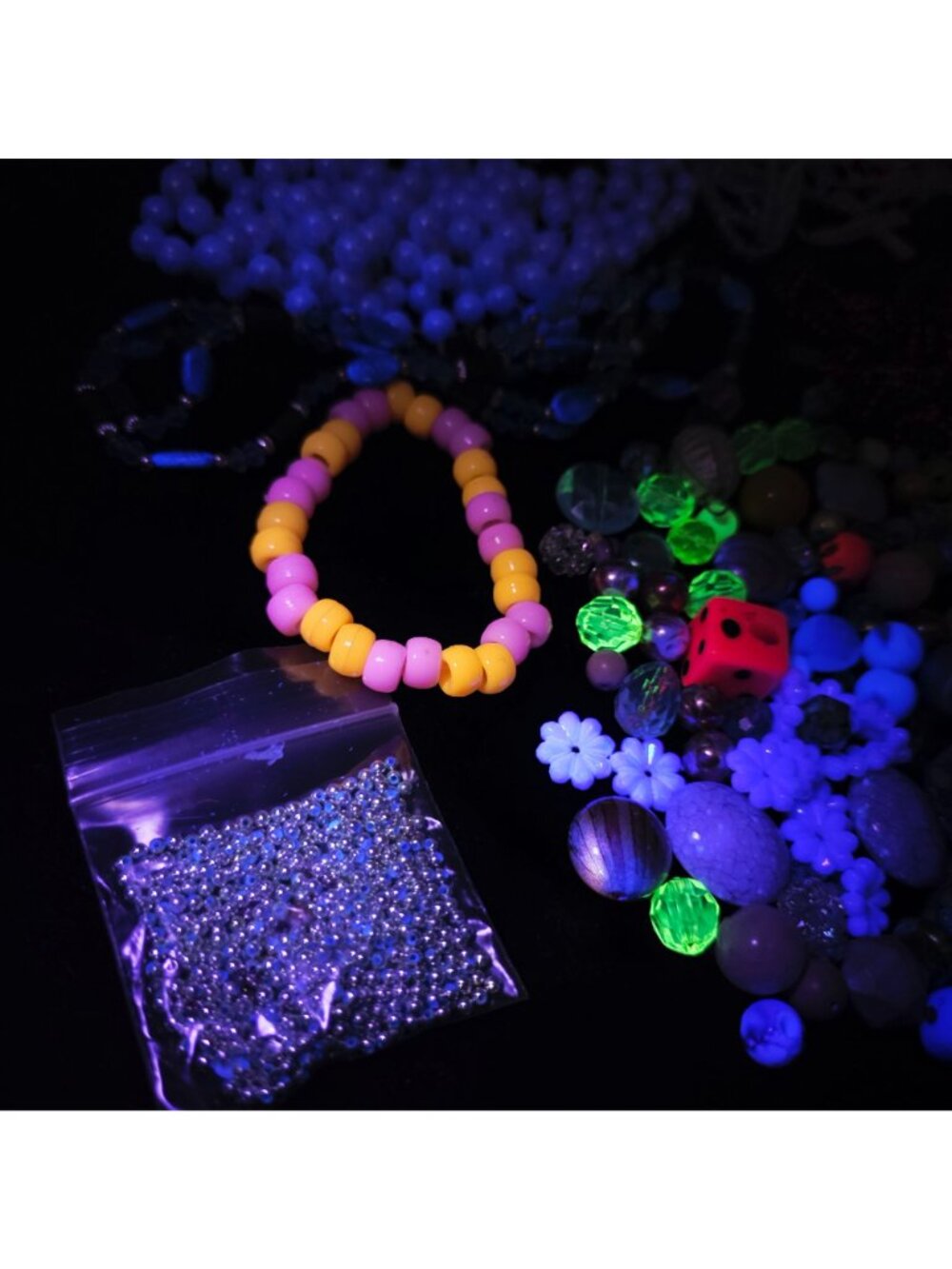 Mixed Lot Loose Beads Plastic Lucite UV Glow Pearls Flowers Necklace Magnetic - Picture 12 of 13